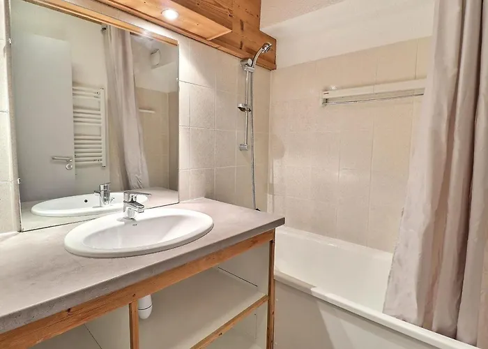 Confortable 2 Pieces, Skis Aux Pieds, Proche Commerces - Fr-1-182a-42 * Courchevel